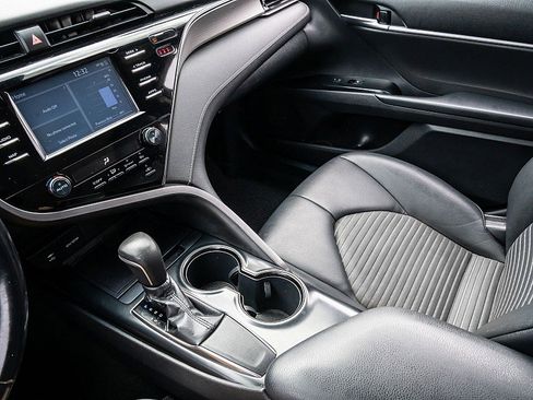 Used 2019 Toyota Camry SE w/ Convenience Package image 25