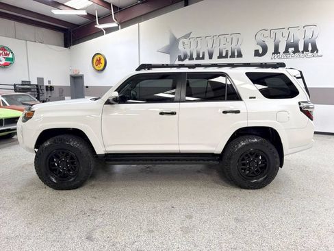 Used 2020 Toyota 4Runner SR5 AWD/4WD image 3