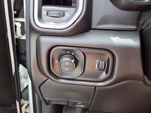 Used 2024 RAM 2500 Tradesman w/ Chrome Appearance Group AWD/4WD image 28