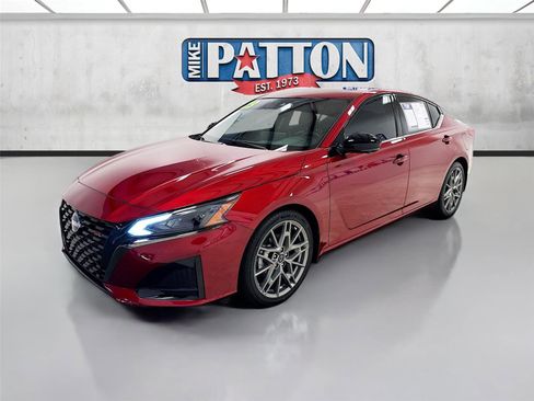 Used 2023 Nissan Altima 2.0 SR FWD image 3