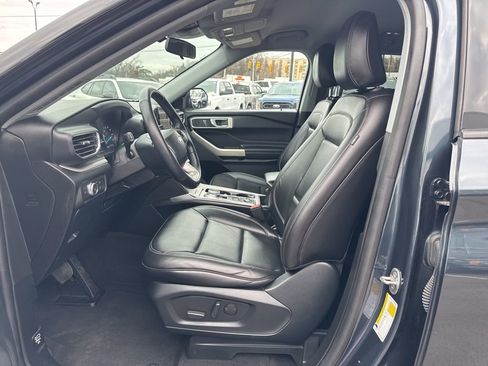 Used 2022 Ford Explorer XLT w/ Equipment Group 202A image 14
