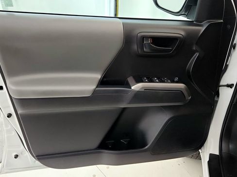 Used 2023 Toyota Tacoma SR5 AWD/4WD image 22