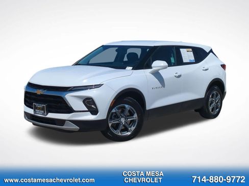 Used 2025 Chevrolet Blazer LT FWD image 1