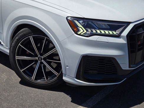 Used 2021 Audi SQ7 Premium Plus w/ SQ7 Black Optic Package AWD/4WD image 9