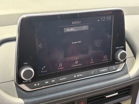 Used 2025 Nissan Rogue SV FWD image 11