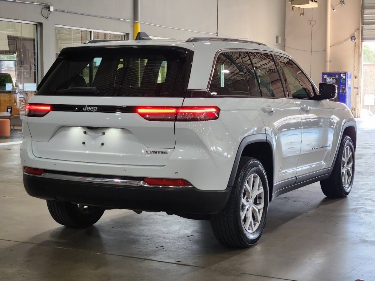 Used 2022 Jeep Grand Cherokee Limited RWD image 8