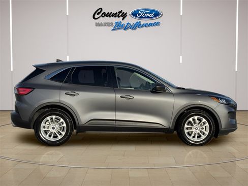 Used 2022 Ford Escape SE w/ Cold Weather Package image 21