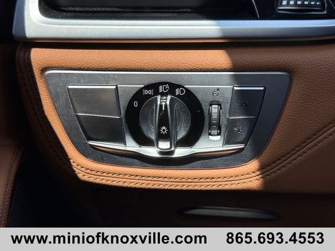 Used 2022 BMW 740i w/ Premium Package image 25