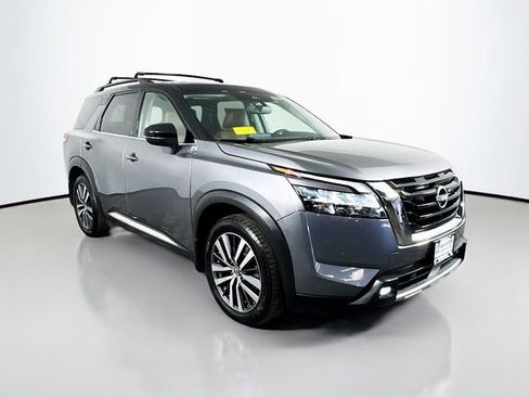 Used 2022 Nissan Pathfinder Platinum w/ Cargo Package image 10