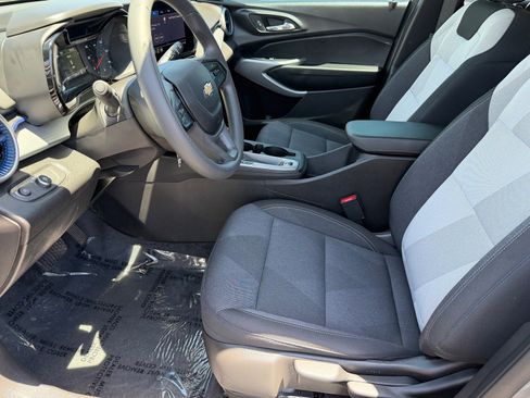 Used 2025 Chevrolet Trax LS w/ LS Convenience Package FWD image 15