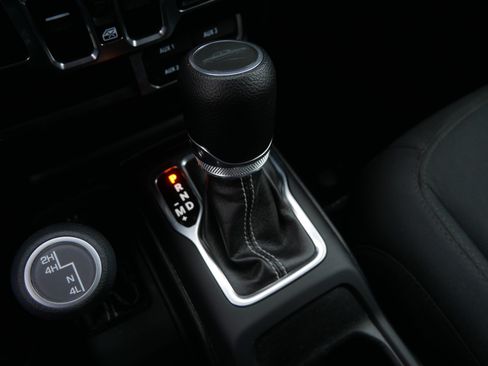 Used 2022 Jeep Gladiator Overland w/ Cold Weather Group image 29