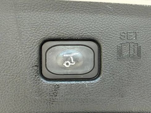 Used 2021 Ford Edge Titanium FWD image 36