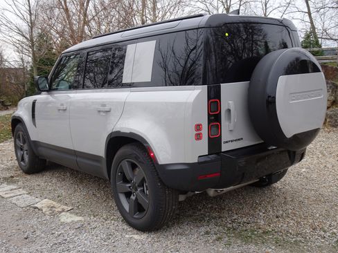 New 2026 Land Rover Defender 110 S image 10