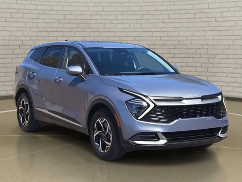 Used 2025 Kia Sportage LX FWD image 3
