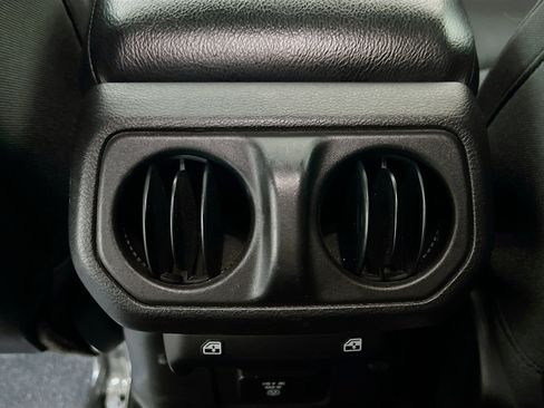 Used 2022 Jeep Gladiator Rubicon w/ LED Lighting Group AWD/4WD image 17