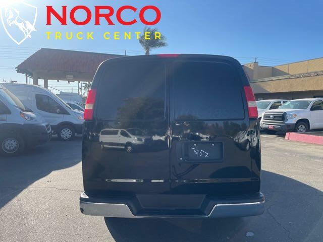 Used 2015 Chevrolet Express 2500 RWD image 13