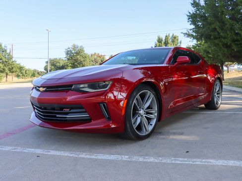 Used 2017 Chevrolet Camaro LT RWD image 3