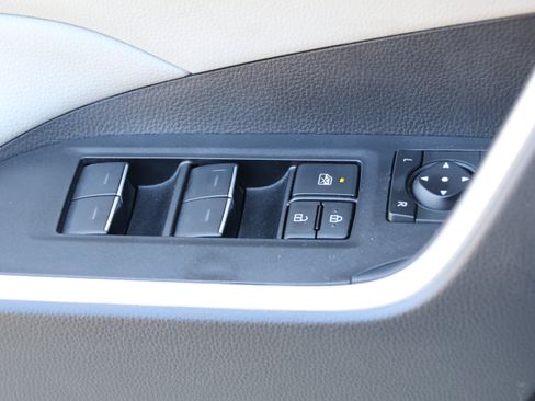 Used 2024 Toyota RAV4 XLE w/ Convenience Package FWD image 11