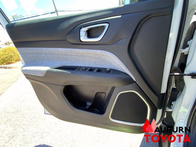 Used 2022 Jeep Compass Latitude FWD image 29