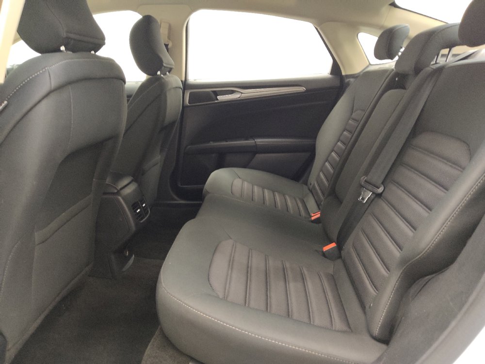 Used 2018 Ford Fusion SE FWD image 18