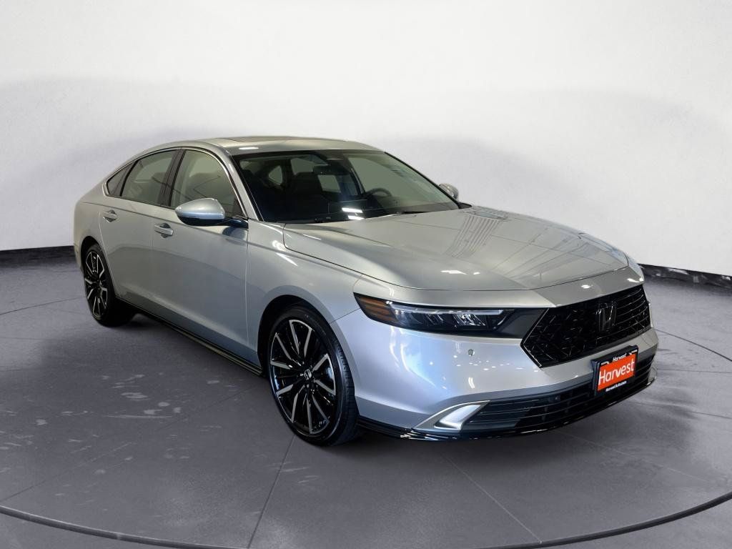 Used 2025 Honda Accord Touring image 3