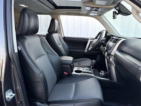Used 2020 Toyota 4Runner SR5 Premium image 31
