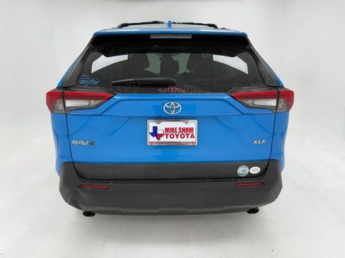 Used 2021 Toyota RAV4 XLE Premium image 19