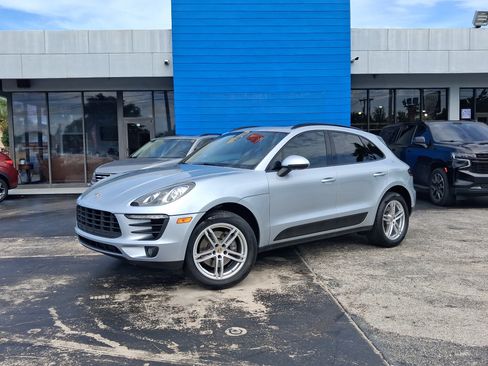 Used 2017 Porsche Macan AWD/4WD image 2
