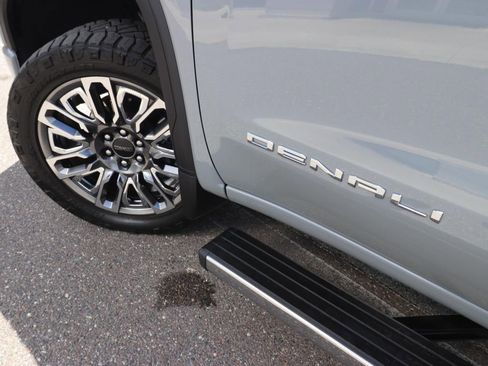 Used 2025 GMC Sierra 1500 Denali Ultimate image 3
