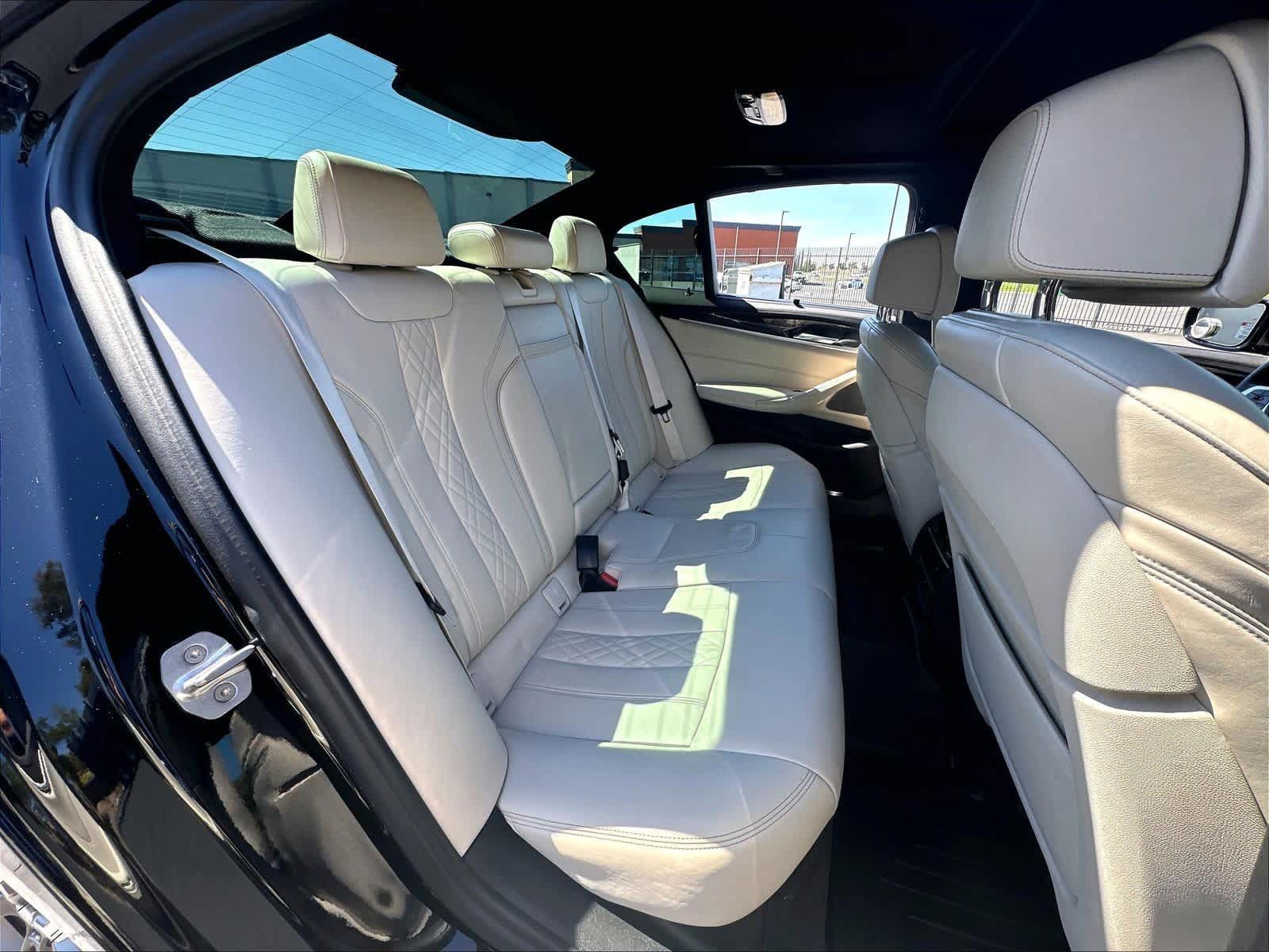 Used 2020 BMW M550i xDrive w/ Executive Package AWD/4WD image 30