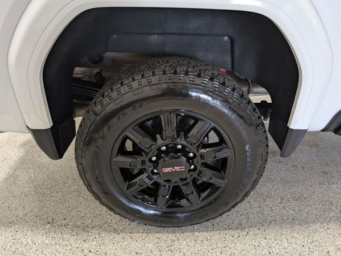 Used 2025 GMC Sierra 2500 AT4 w/ AT4 Premium Plus Package AWD/4WD image 14