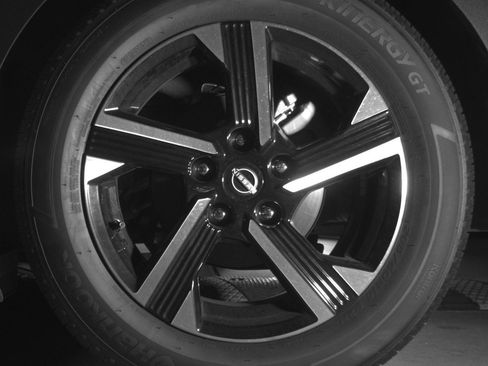 Used 2025 Nissan Sentra SV FWD image 14