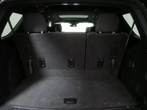 Used 2023 GMC Yukon SLT AWD/4WD image 4