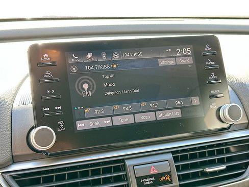 Used 2018 Honda Accord Touring image 21