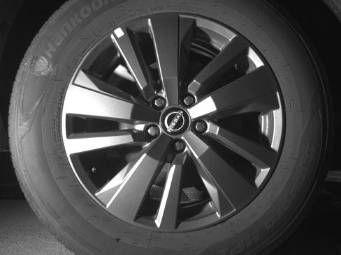Used 2025 Nissan Pathfinder SV FWD image 15