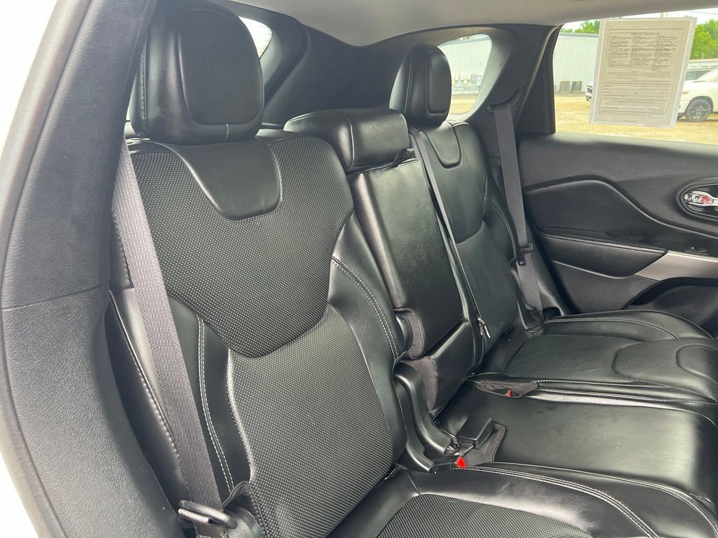 Used 2020 Jeep Cherokee Limited w/ Technology Group AWD/4WD image 18