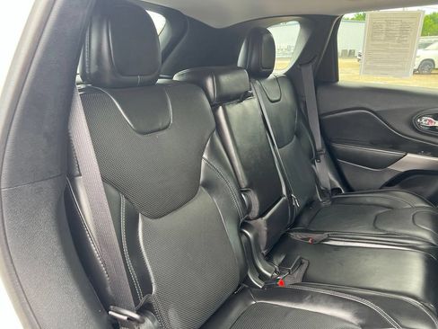 Used 2020 Jeep Cherokee Limited w/ Technology Group AWD/4WD image 18