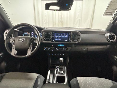 Used 2021 Toyota Tacoma TRD Off-Road w/ Technology Package AWD/4WD image 9