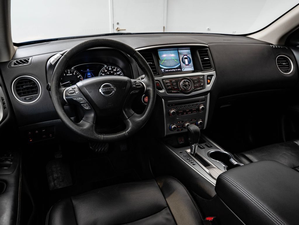 Used 2018 Nissan Pathfinder SL FWD image 4