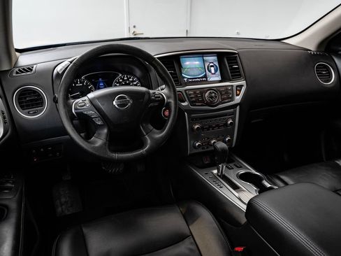 Used 2018 Nissan Pathfinder SL FWD image 4