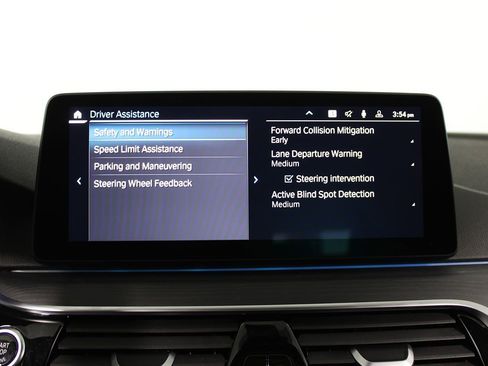 Used 2023 BMW 530e w/ M Sport Package image 15