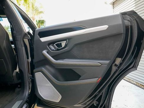 Used 2022 Lamborghini Urus image 85