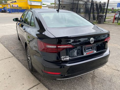 Used 2021 Volkswagen Jetta SE FWD image 2