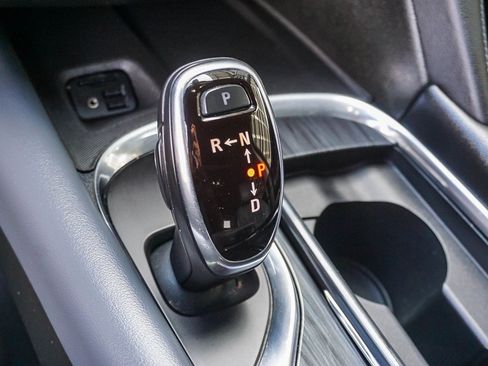 Used 2021 Buick Enclave Essence w/ Sound and Sites Package image 23