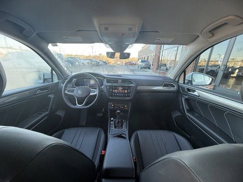 Used 2022 Volkswagen Tiguan SE image 17