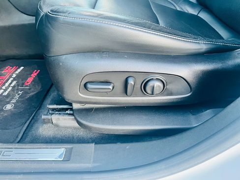 Used 2018 GMC Acadia SLT image 17