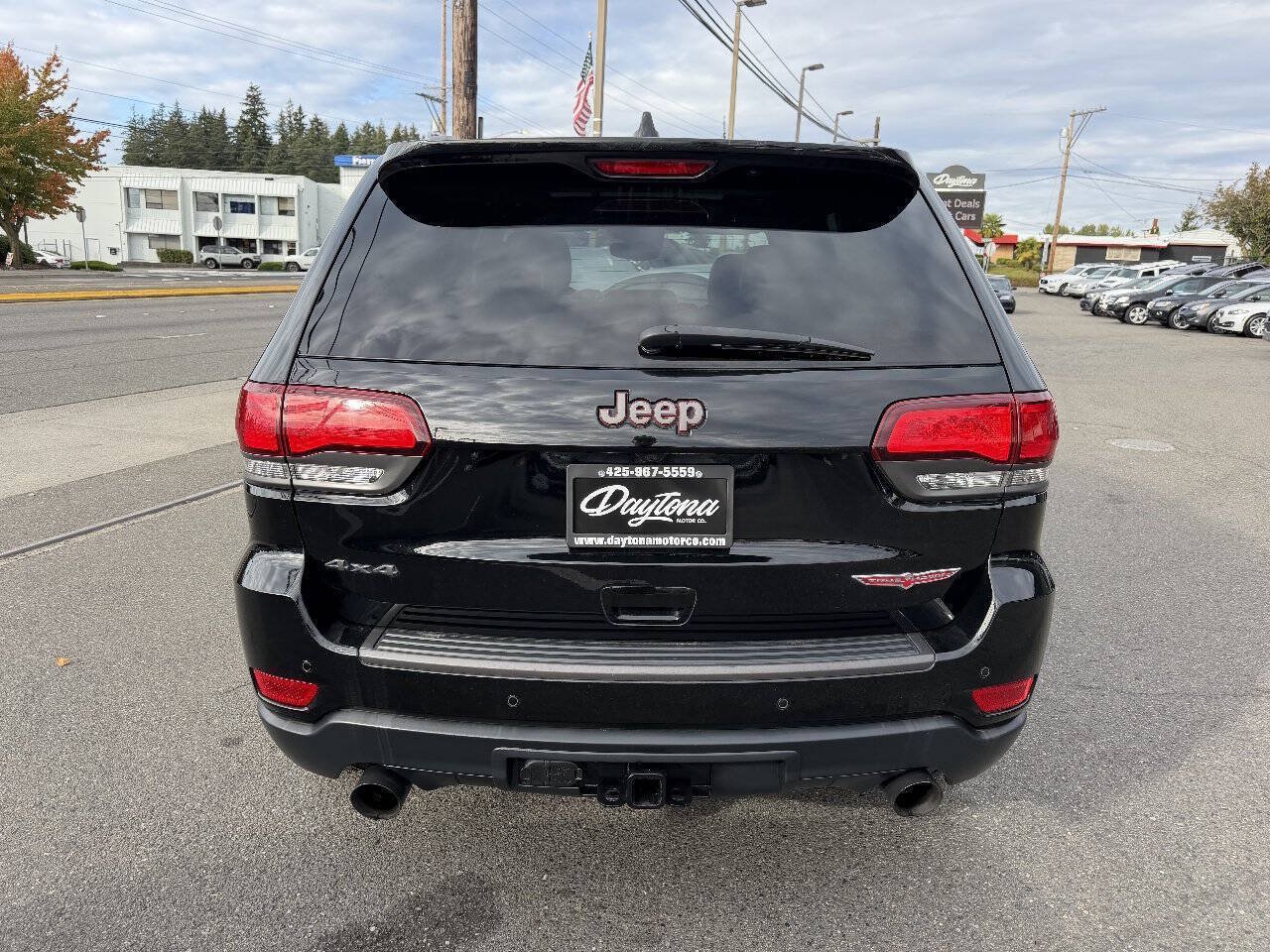 Used 2017 Jeep Grand Cherokee Trailhawk w/ Trailhawk Luxury Group AWD/4WD image 4