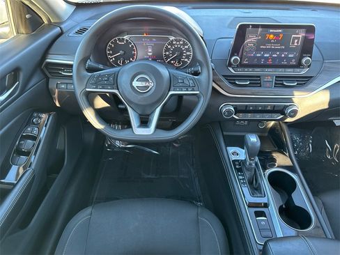 Used 2023 Nissan Altima 2.5 SV image 21