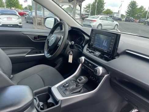 Used 2021 Toyota RAV4 LE AWD/4WD image 6