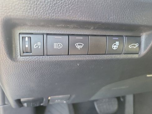 Used 2021 Toyota RAV4 XLE Premium image 31